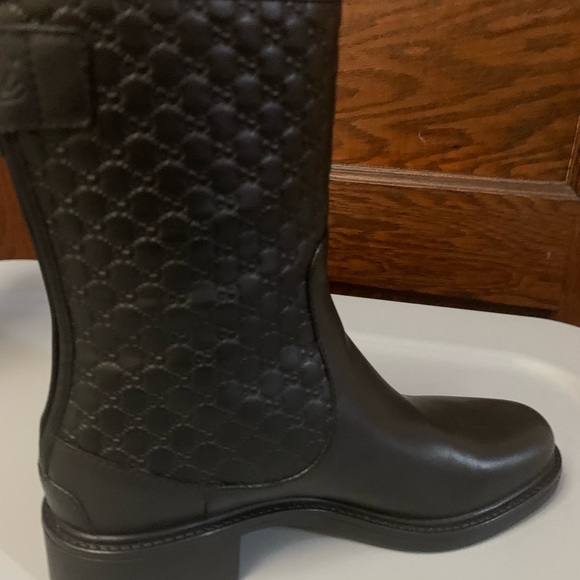 Authentic Gucci Boots. MSRP $1500. I never wore. Pre-owned. Never worn by anyone - Picture 2 of 8